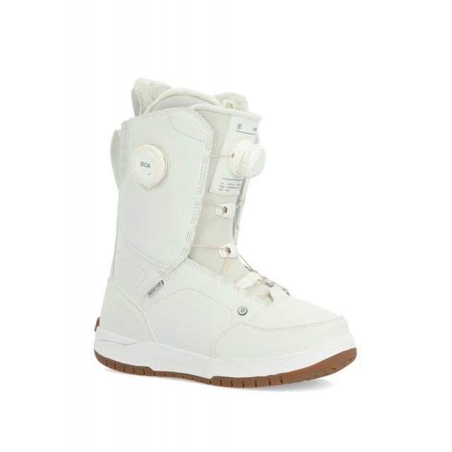 The Hera blends performance, comfort, and durability. At home anywhere on the mountain, you won't be disappointed in the Hera. Fitted with our Intuition Support Foam Liner and the H4 BOA Coiler Fit System, it provides a uniform fit while the BOA Tongue Tied Fit System delivers a secure fit in the ankle and eliminates the need for a traditional harness.
