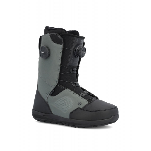 Similar to the Lasso Pro but for the rider who's looking for a little more flex in their pursuit of freestyle perfection, the Lasso comes with the H4 BOA Coiler Fit System to ensure a strong and even hold while your foot is in the boot along with BOA Tongue Tied which delivers a secure, micro-adjustable fit in the ankle and eliminates the need for a traditional harness.