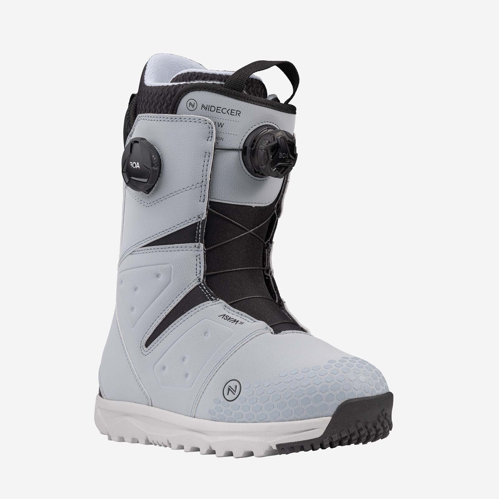 The Altai-W is the centrepiece of our new women’s boot collection, offering premium features and freeride-friendly support at an unbeatable price. It’s built around an asymmetrical upper that fits perfectly with Nidecker and Flow binding straps, eliminating pressure points.
