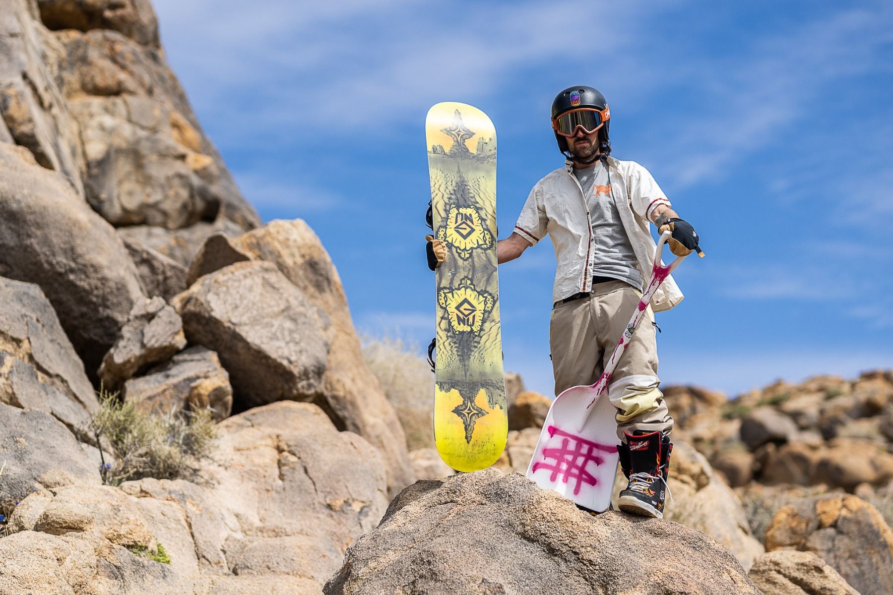 Ships Next Day Gnu Finest Men's Snowboard 22/23